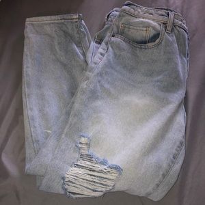 MOM JEANS.